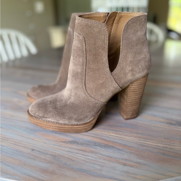 Lucky Brand Taupe Suede Heeled Boots Size 7.5 Like New - Picture 1 of 7